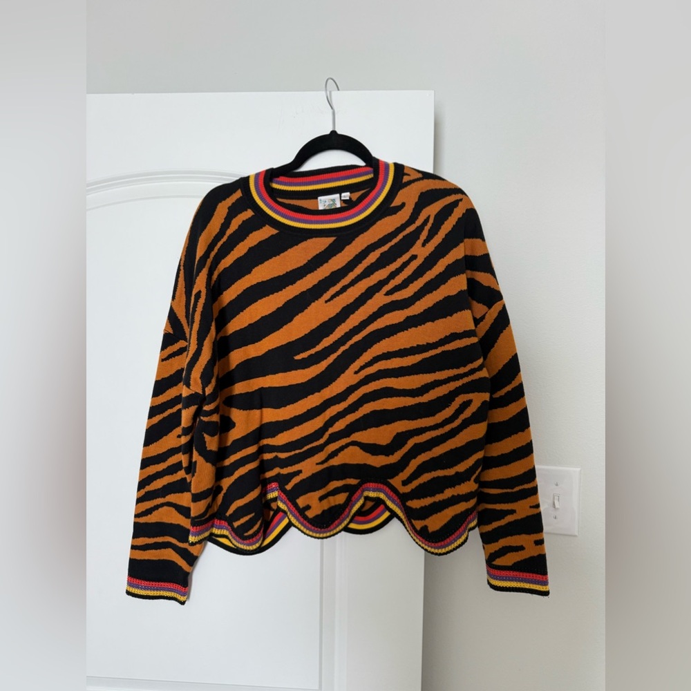 QOS Wavy Tiger Top - Picture 2 of 5